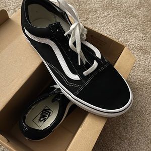 Van’s Old Skool Black M Sz 9...NWT